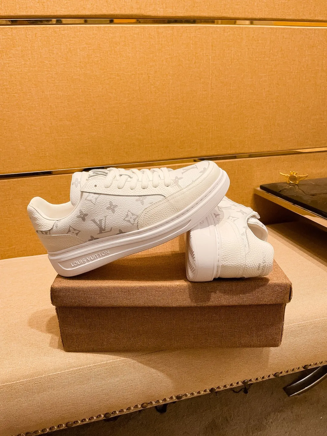 Men's shoes 💰 400💰【 LV 】🔥 Louis Vuitton, high-end men's shoes brand, official website 1:1 latest masterpiece: the upper is made of first-layer cowhide imported from Italy with a comfortable and breathable lining➕original non-slip and wear-resistant outsole🔥, making walking more convenient and comfortable! An exclusive new model, a stunning work, a beautiful 1:1 replica [color] compared to the official quality! Create a fashionable personality to set off your uniqueness! A must-have for trendy men! Classic 🔥Size: 38-44 Color: 🔥 3⃣️colors available🔥.